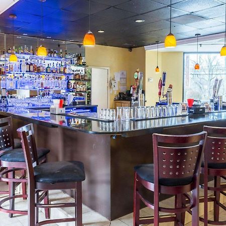 Clarion Hotel Somerset - New Brunswick Екстериор снимка