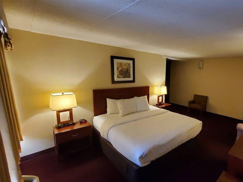 Clarion Hotel Somerset - New Brunswick Екстериор снимка