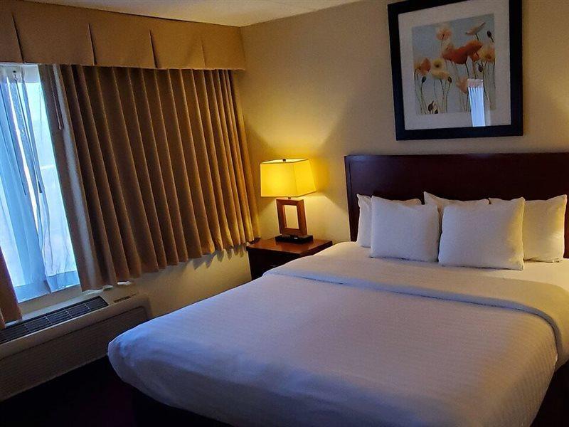 Clarion Hotel Somerset - New Brunswick Екстериор снимка