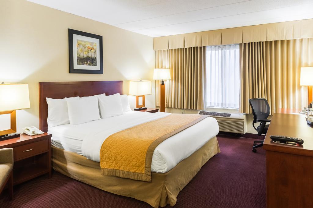 Clarion Hotel Somerset - New Brunswick Екстериор снимка