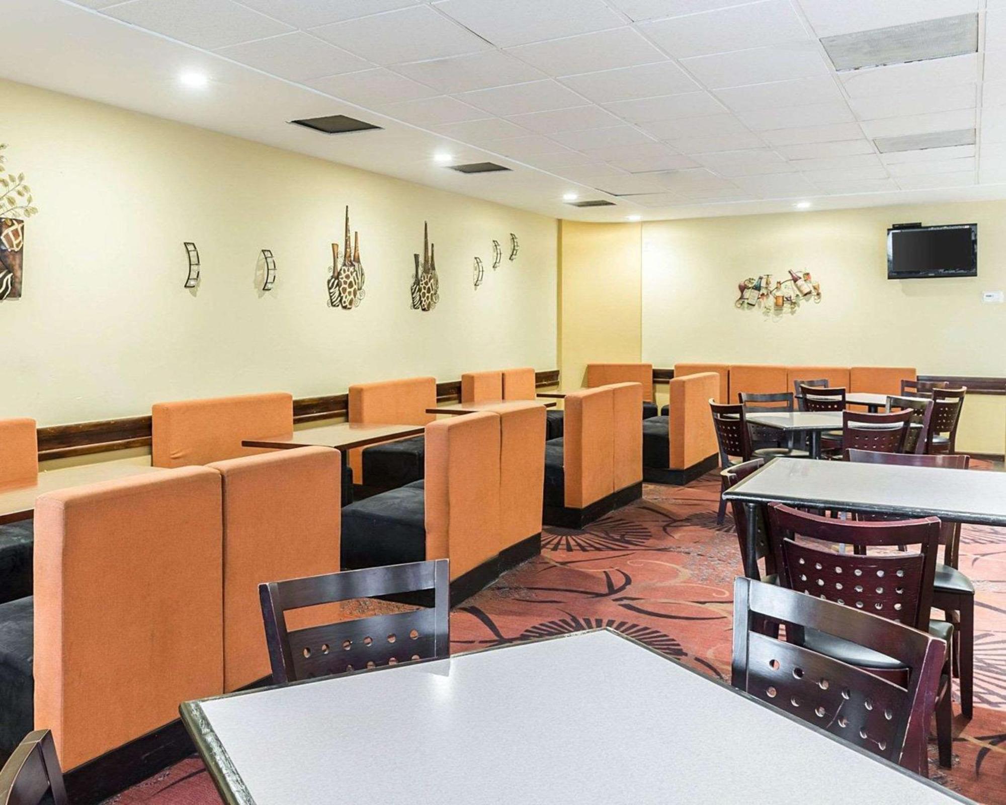 Clarion Hotel Somerset - New Brunswick Екстериор снимка