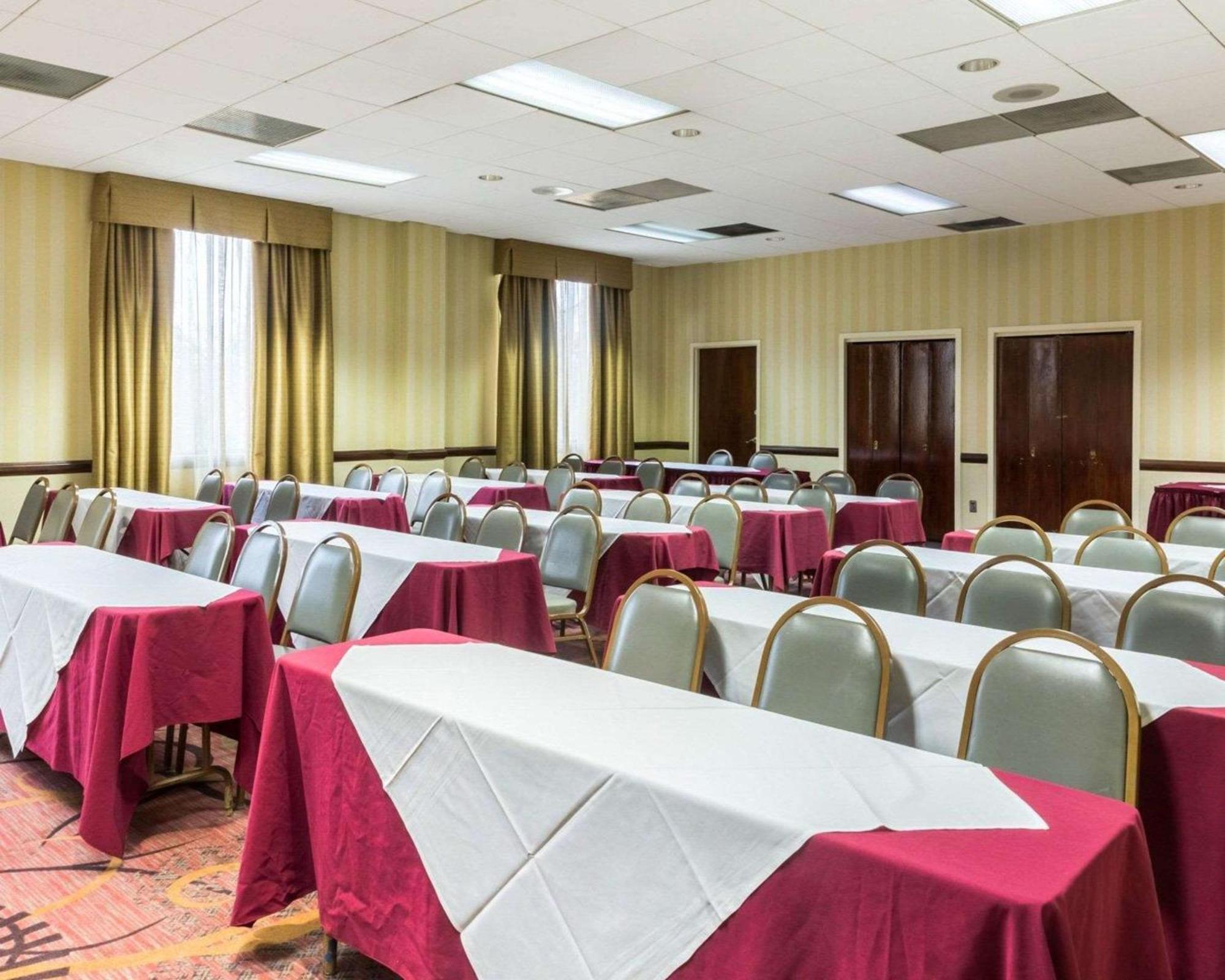 Clarion Hotel Somerset - New Brunswick Екстериор снимка