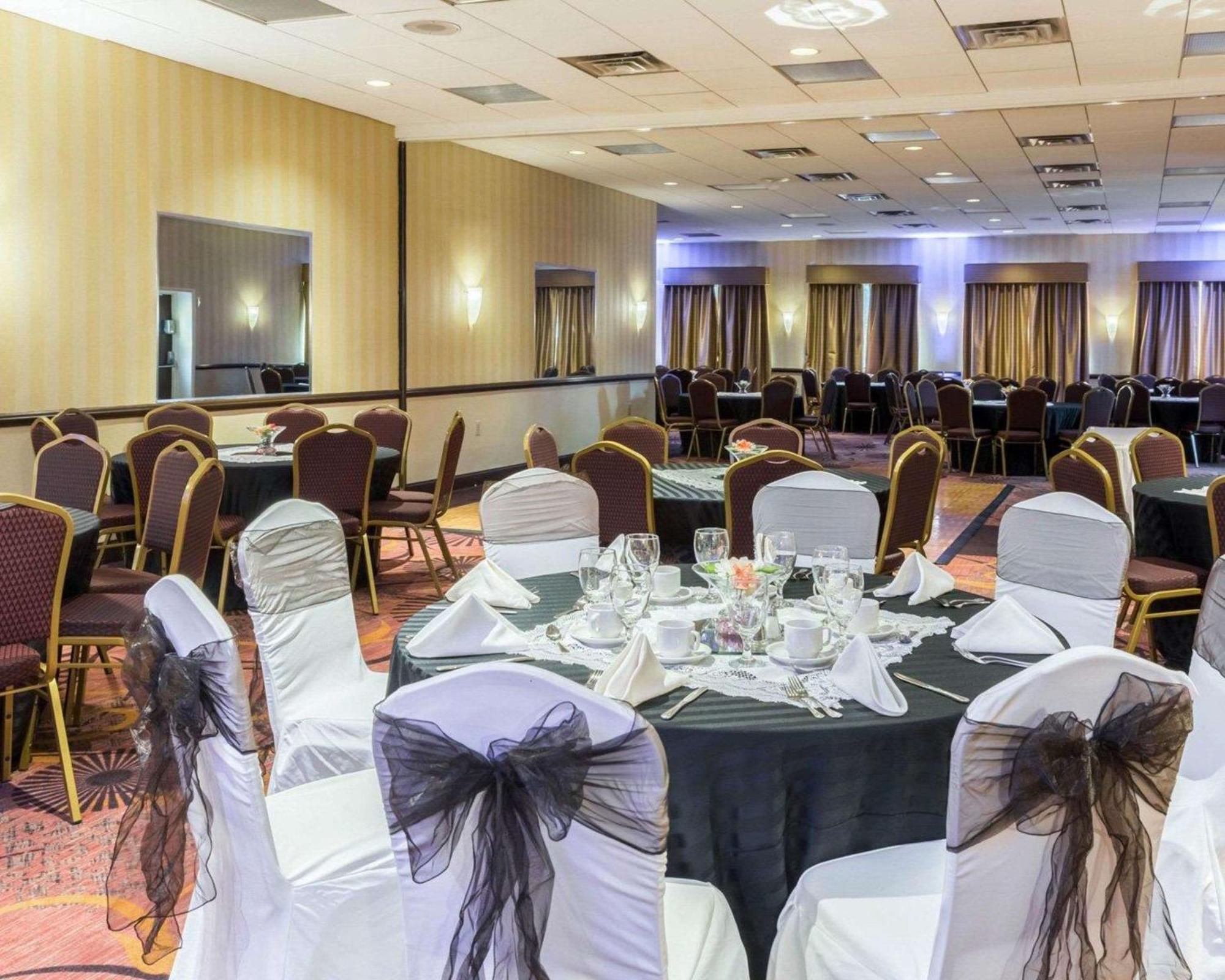 Clarion Hotel Somerset - New Brunswick Екстериор снимка