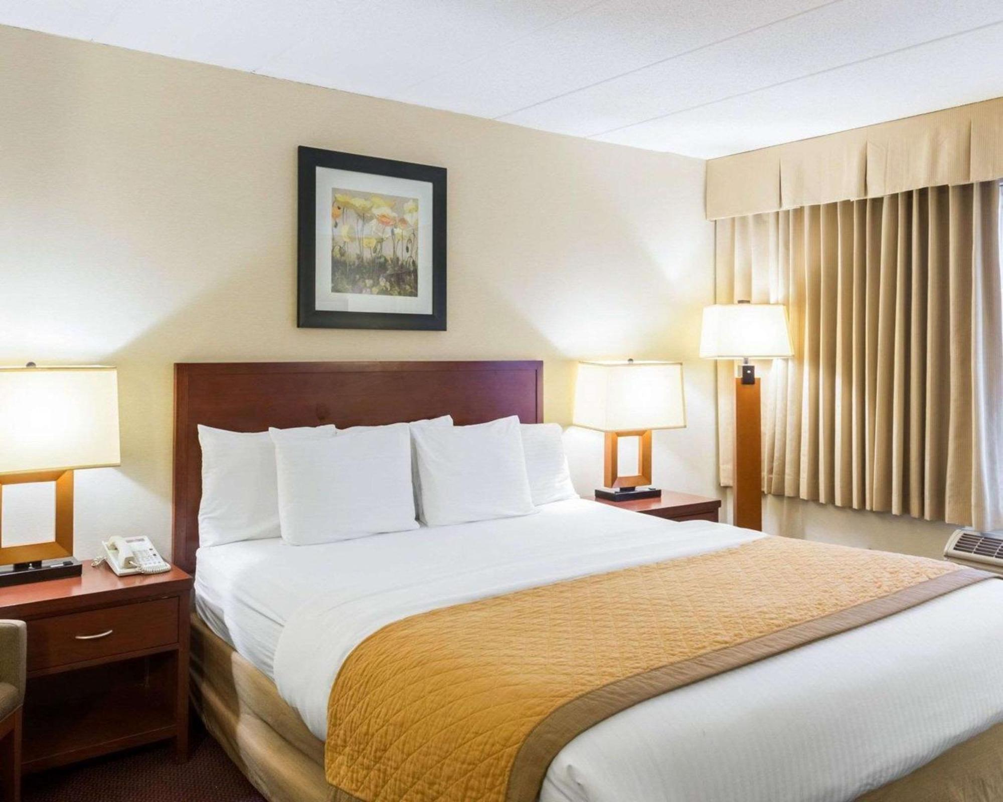 Clarion Hotel Somerset - New Brunswick Екстериор снимка