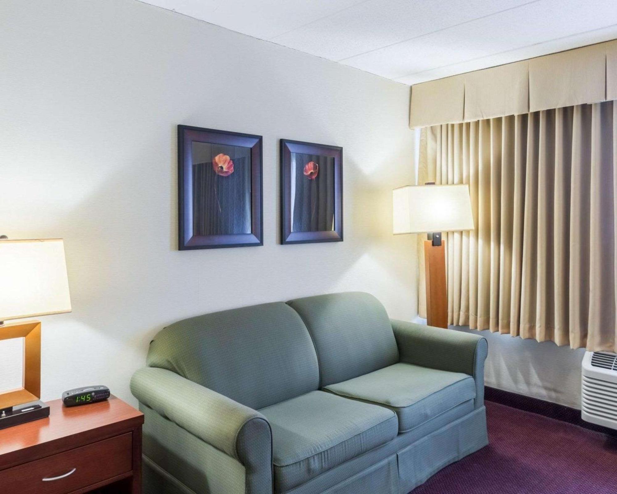 Clarion Hotel Somerset - New Brunswick Екстериор снимка