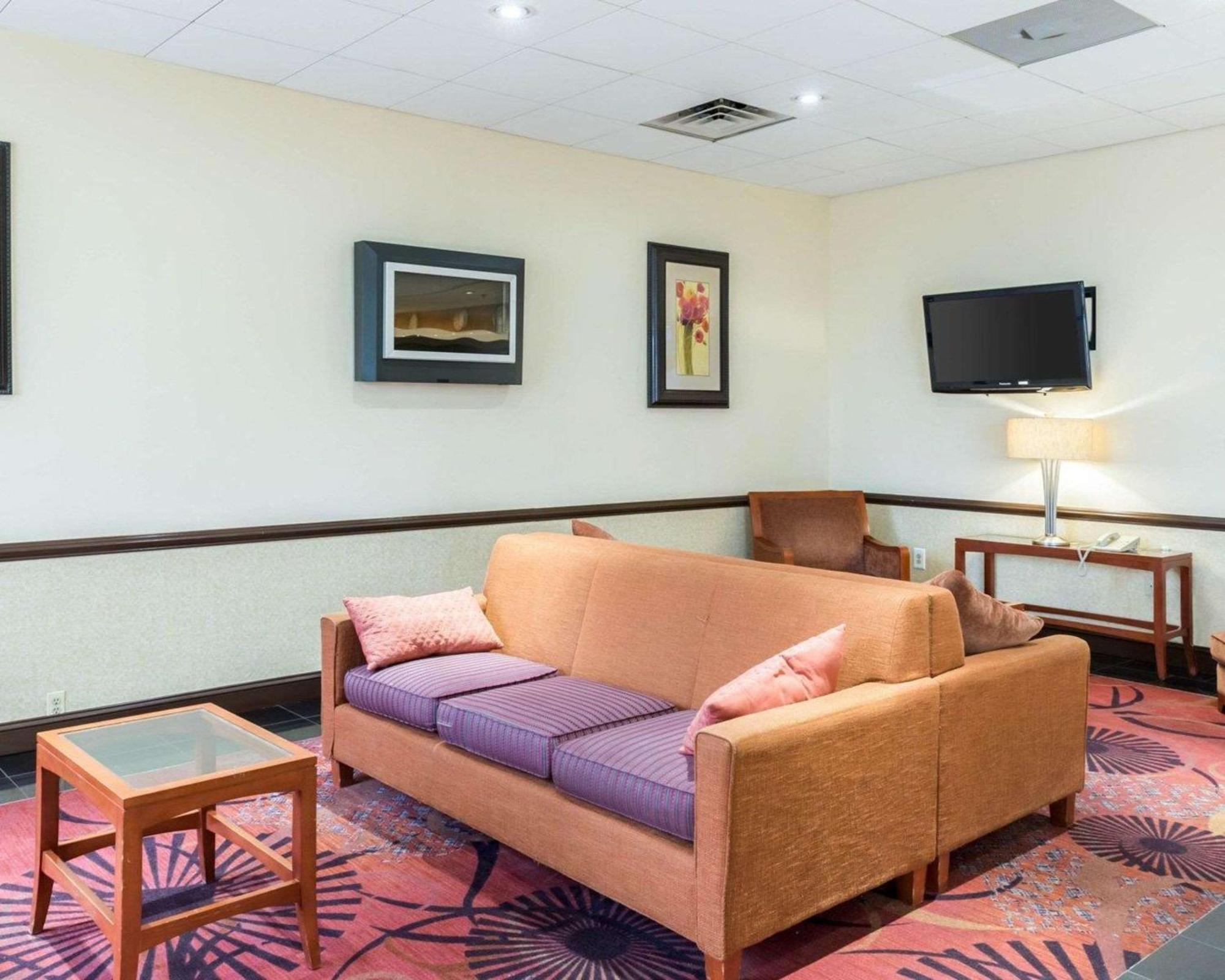 Clarion Hotel Somerset - New Brunswick Екстериор снимка