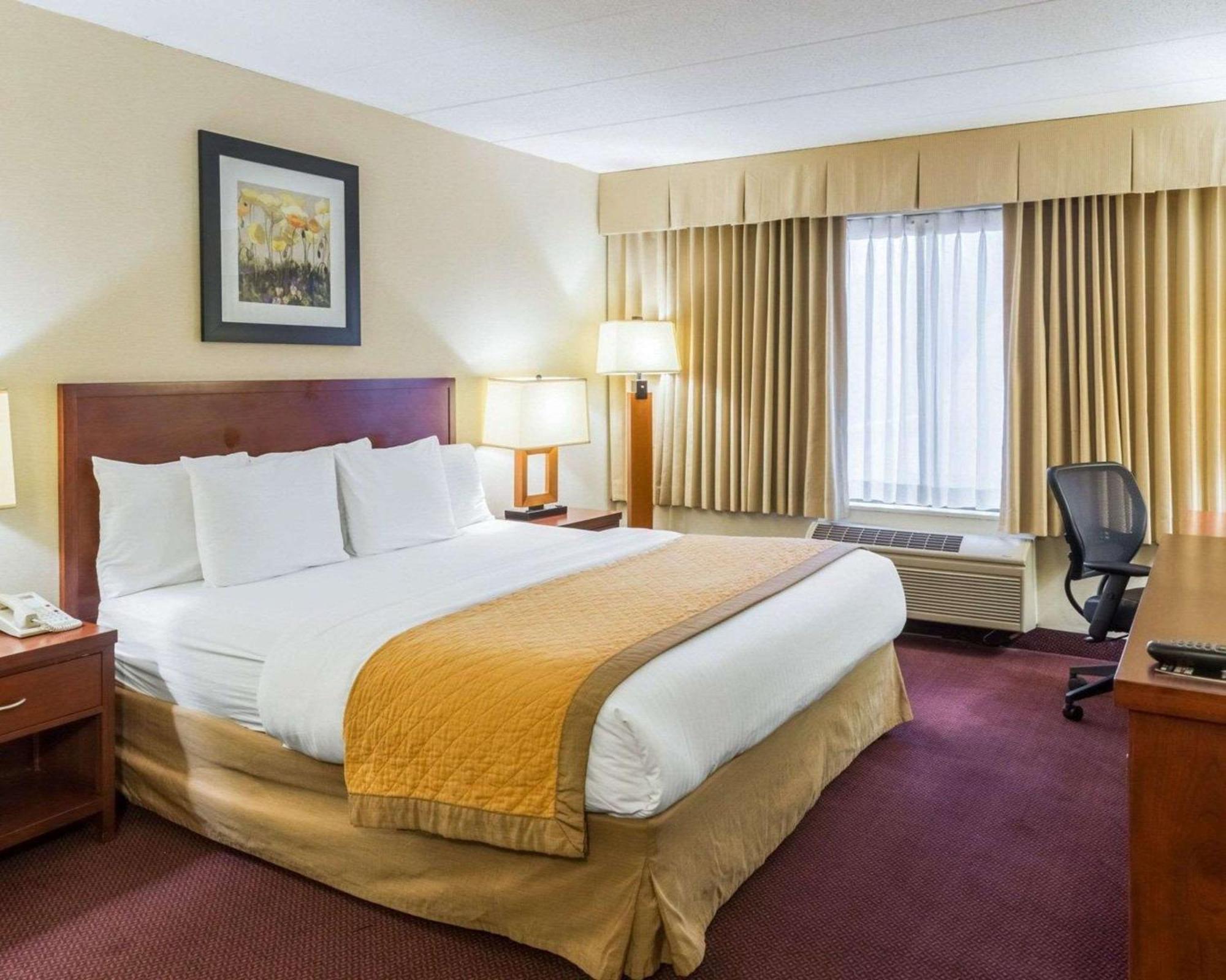 Clarion Hotel Somerset - New Brunswick Екстериор снимка