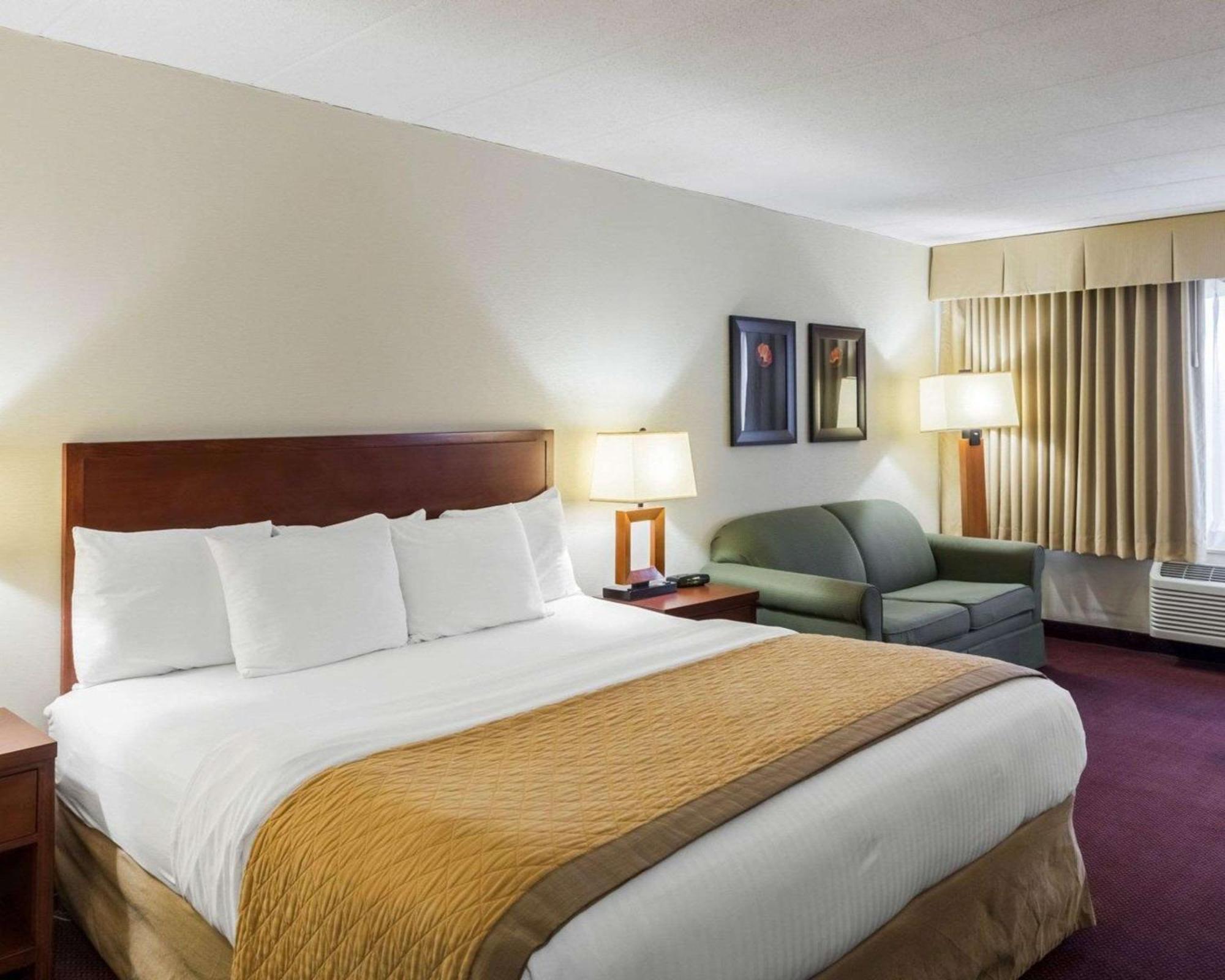 Clarion Hotel Somerset - New Brunswick Екстериор снимка