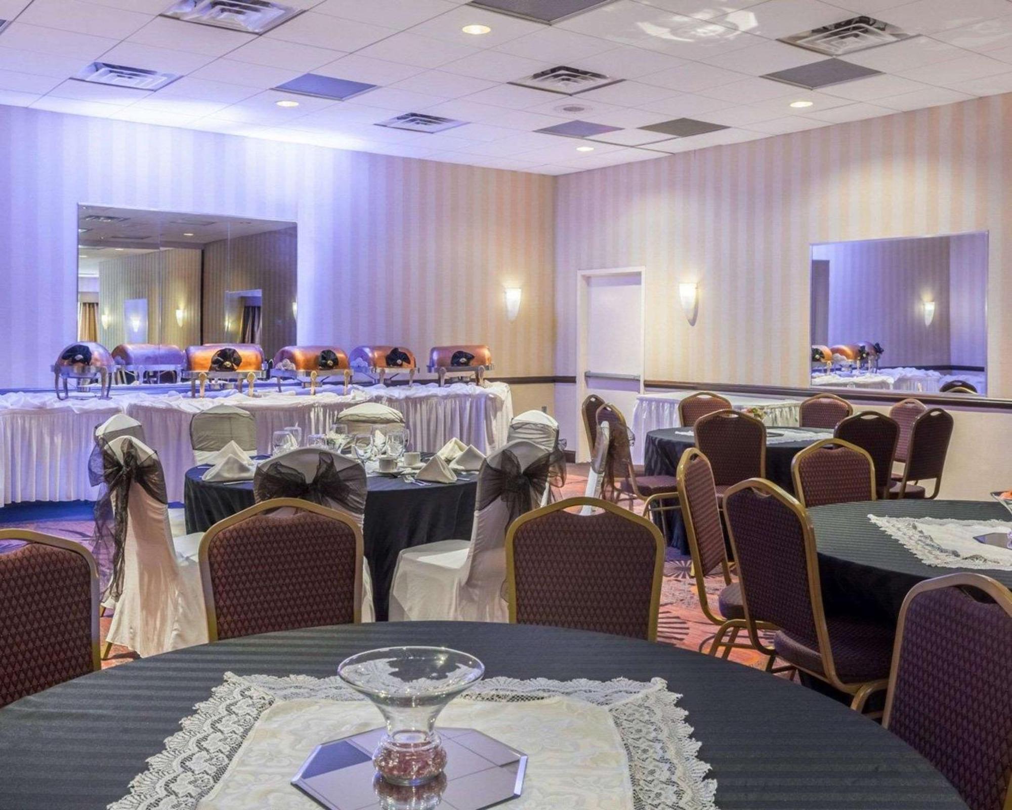 Clarion Hotel Somerset - New Brunswick Екстериор снимка