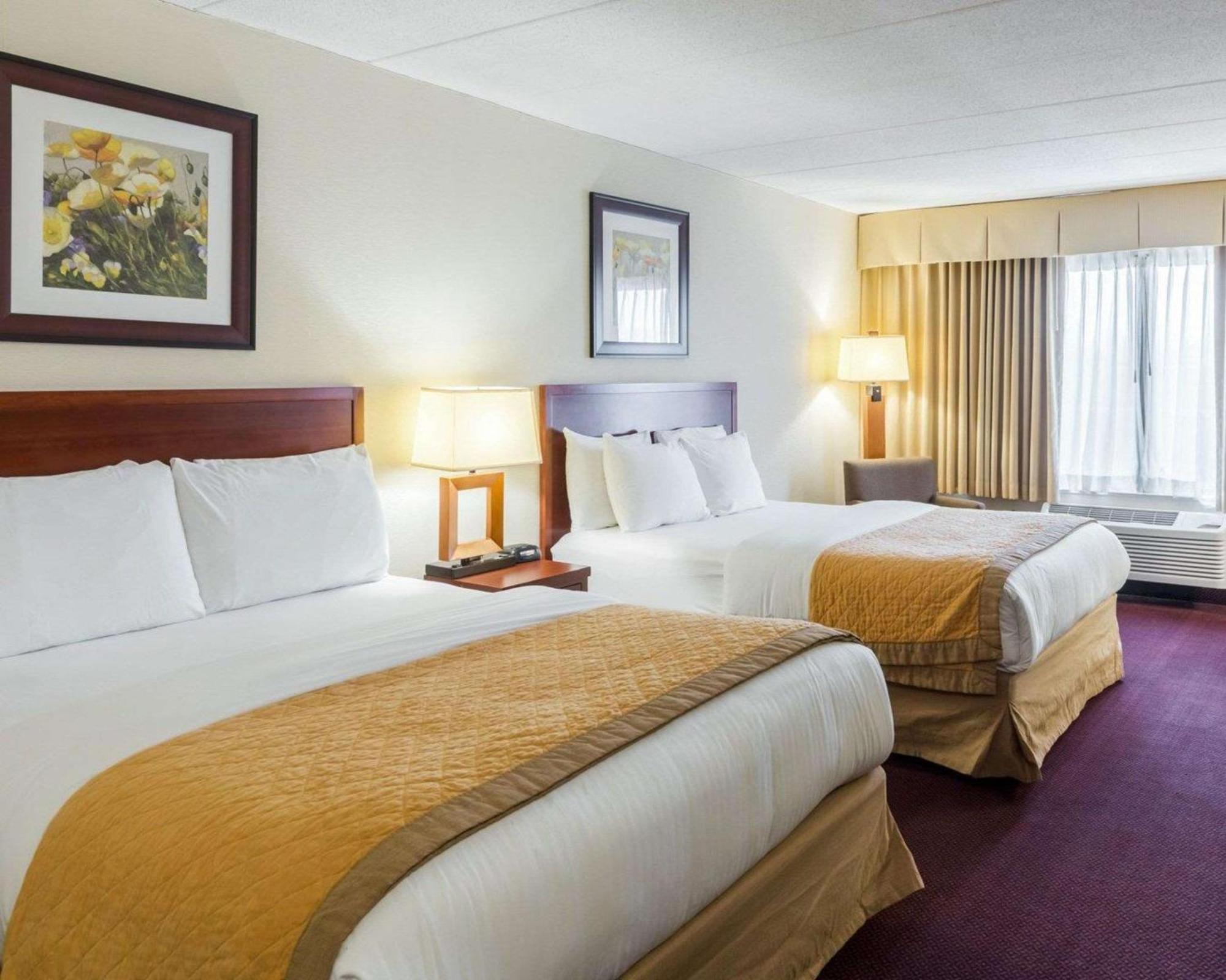 Clarion Hotel Somerset - New Brunswick Екстериор снимка