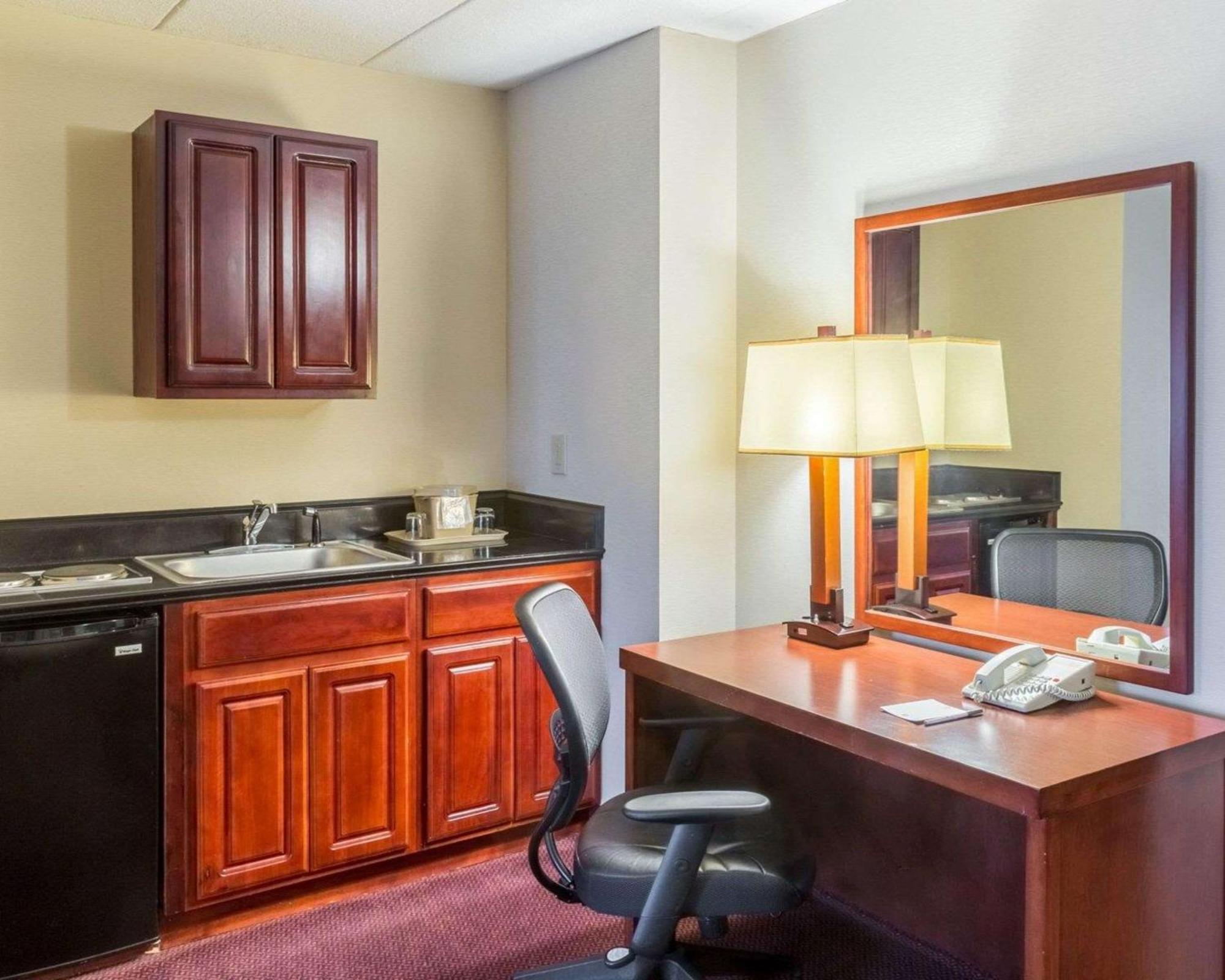 Clarion Hotel Somerset - New Brunswick Екстериор снимка