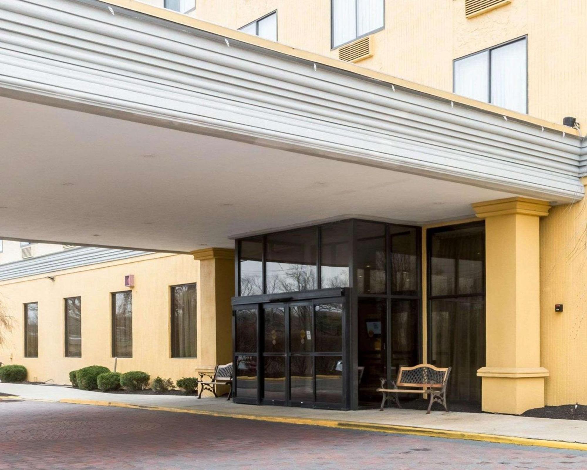 Clarion Hotel Somerset - New Brunswick Екстериор снимка