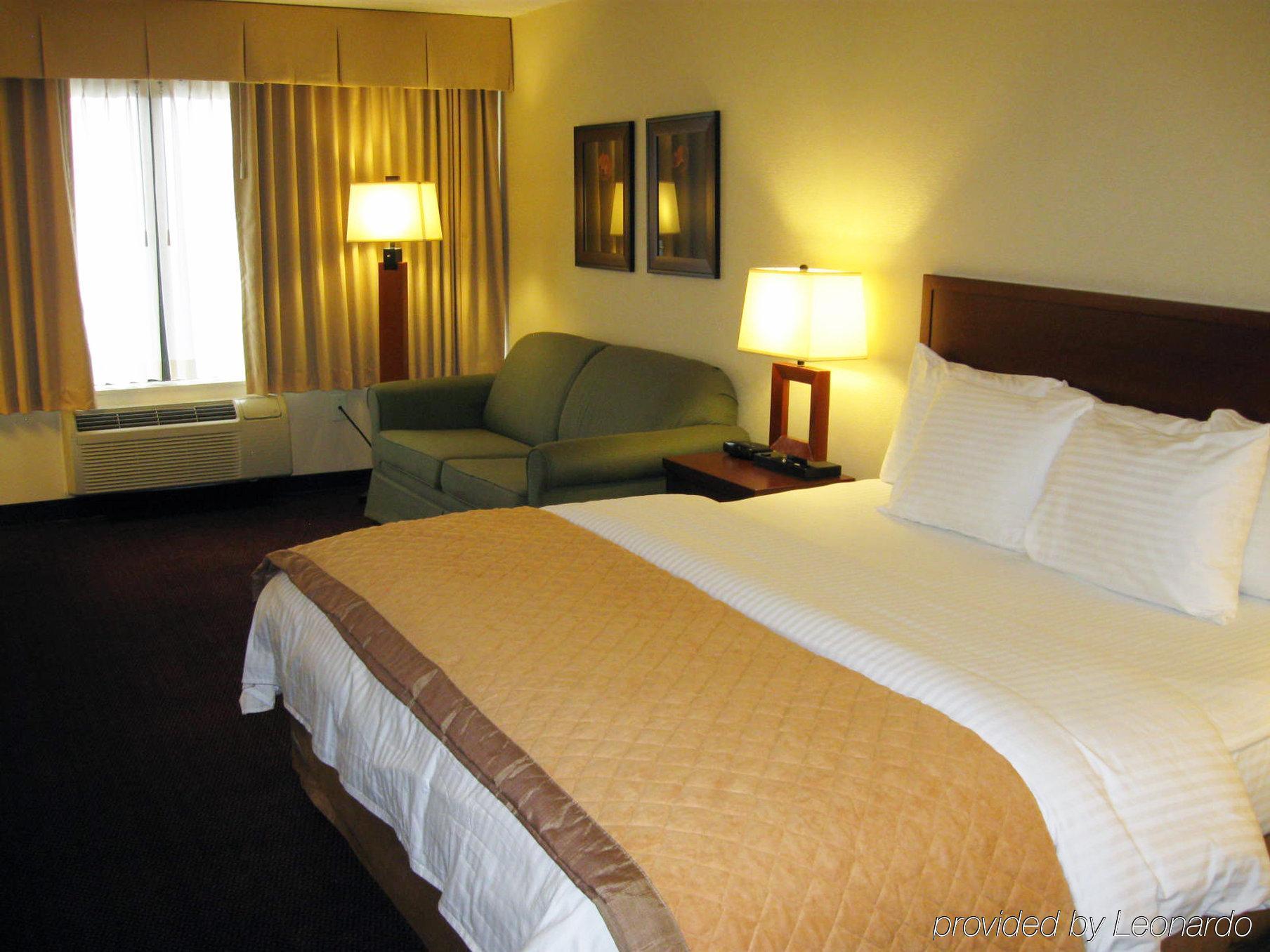 Clarion Hotel Somerset - New Brunswick Стая снимка