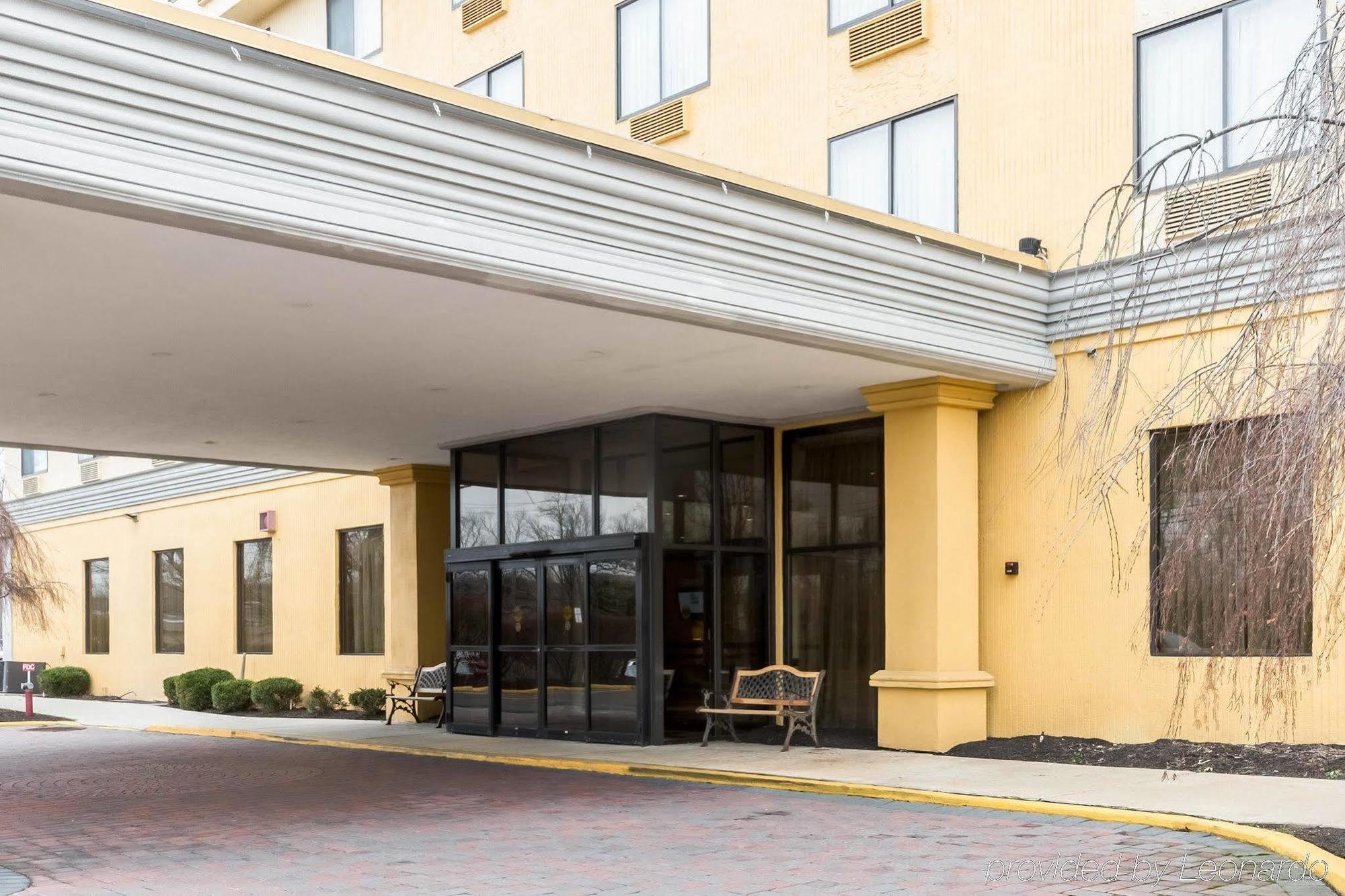Clarion Hotel Somerset - New Brunswick Екстериор снимка