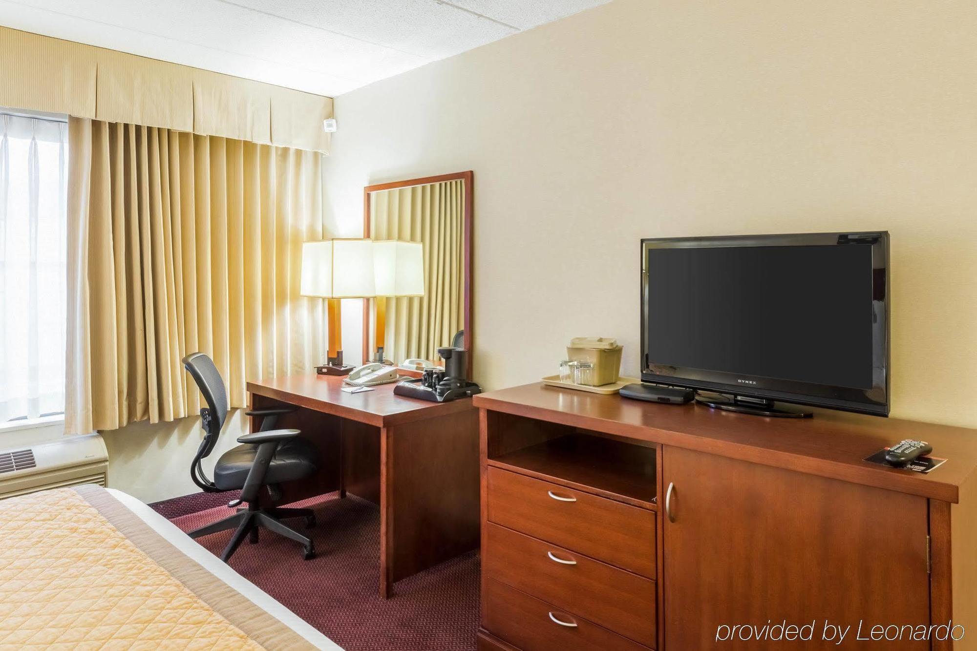 Clarion Hotel Somerset - New Brunswick Екстериор снимка