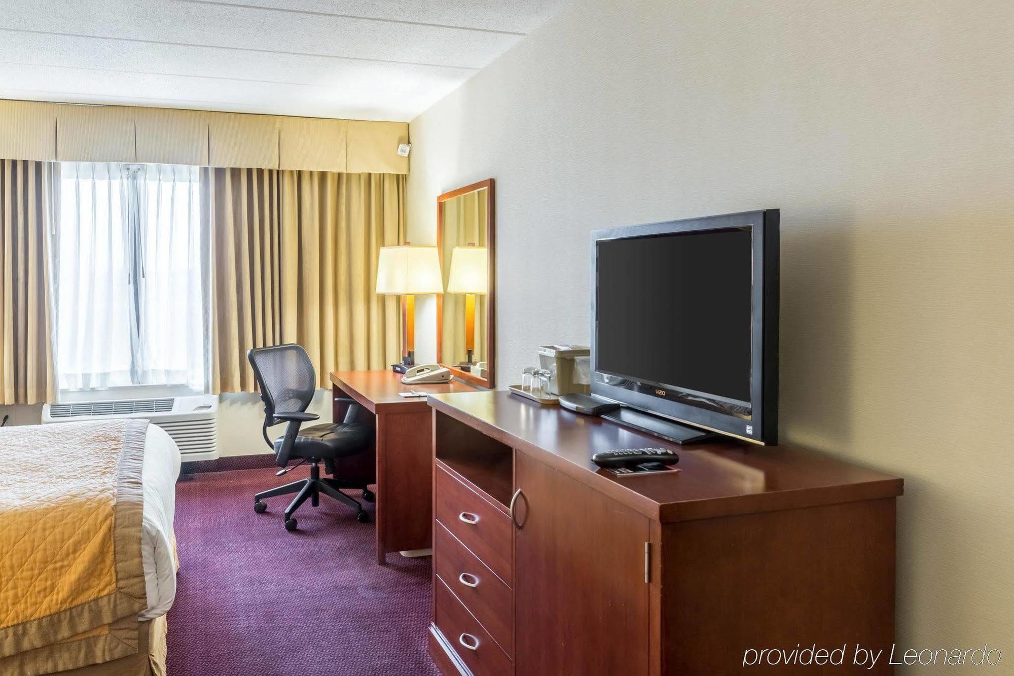 Clarion Hotel Somerset - New Brunswick Екстериор снимка
